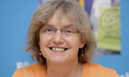 Nükleer karşıtı mücadelesiyle ödüllendirilen bir kadın: Dr. Angelika Claussen