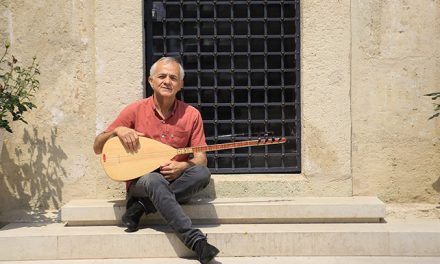 Her Çeviri Evrensel Renge Yaklaştırır – Erdal Şalikoğlu